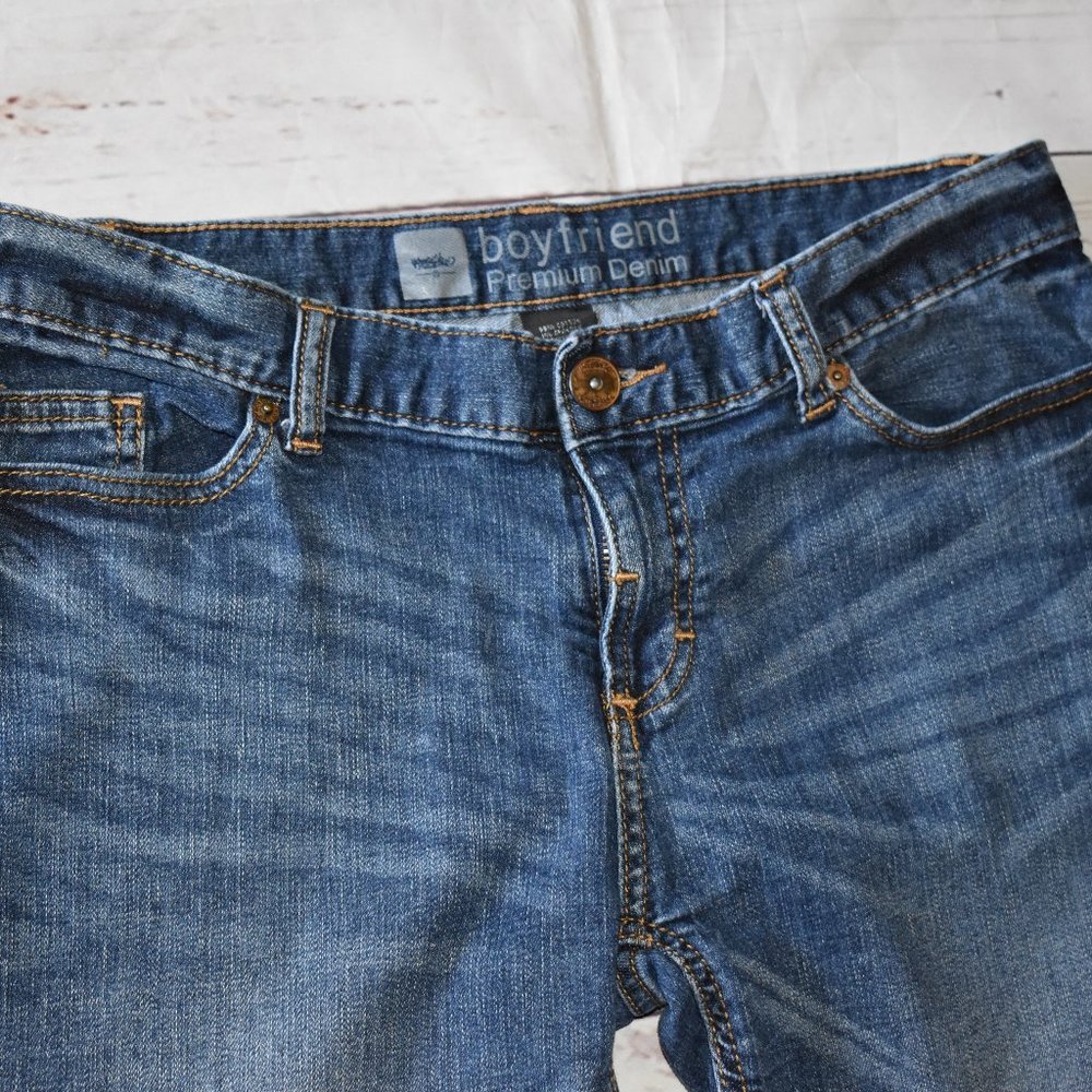 Shorts - Picture 2 of 3